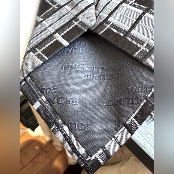 💥Elegant Vintage Pronto Uomo Italian Silk Black and Gray Men's Tie💥 - Picture 6 of 16
